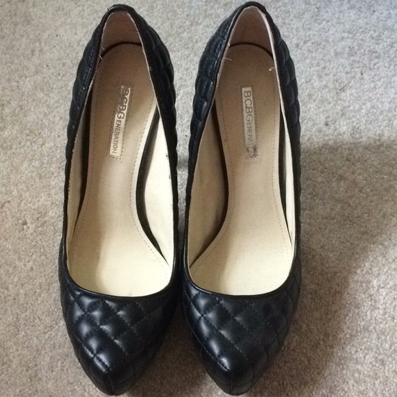 PREOWNED BCBGENERATION BLACK QUITED PUMPS - Picture 1 of 6